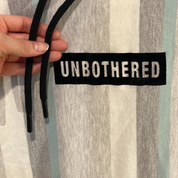 Vox Populi Sleevless "Unbothered" Hoodie in Sz - X-Large - Picture 4 of 11